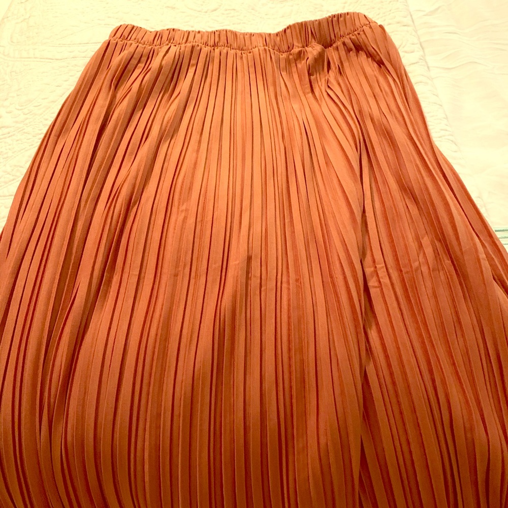 Pleated skirt